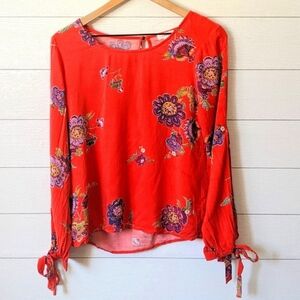 Eyeshadow Tie Sleeve Blouse